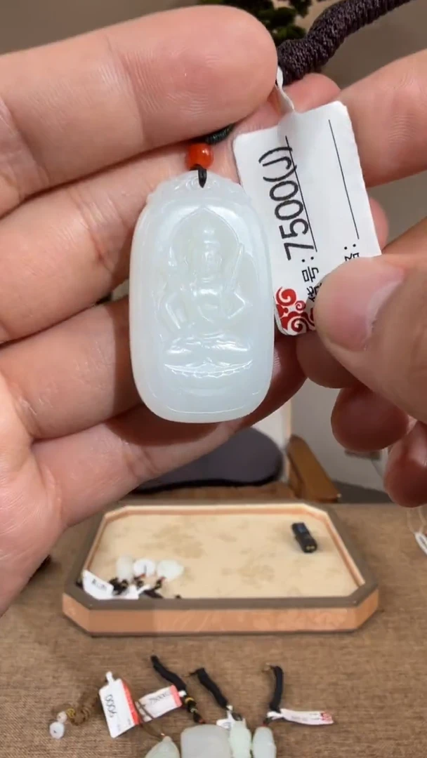 颈饰未镶嵌和田玉J牛虎