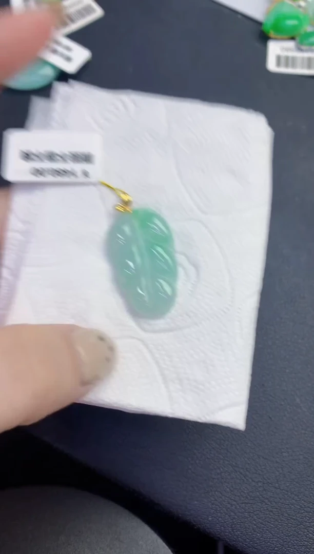 颈饰18K金镶嵌翡翠缅甸天然翡翠A货