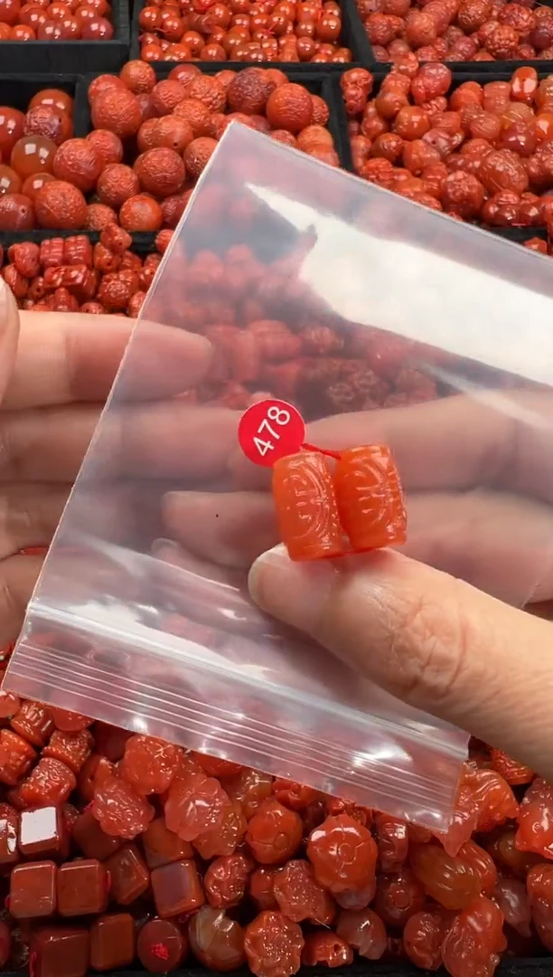 南红玛瑙未镶嵌颈饰1