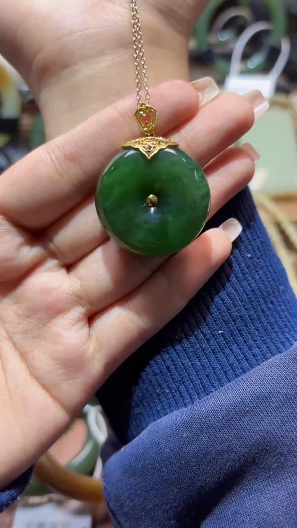 颈饰18K金镶嵌和田玉（碧玉）1