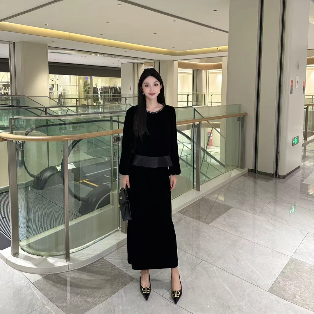 【猫七七】2025秋装新款两件套高级显瘦丝绒连衣裙套装女Q53TZW5031