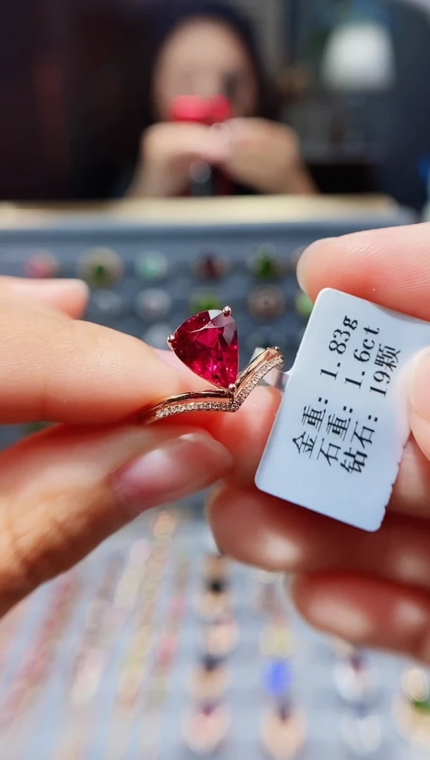 18K金镶嵌戒指碧玺1.6..