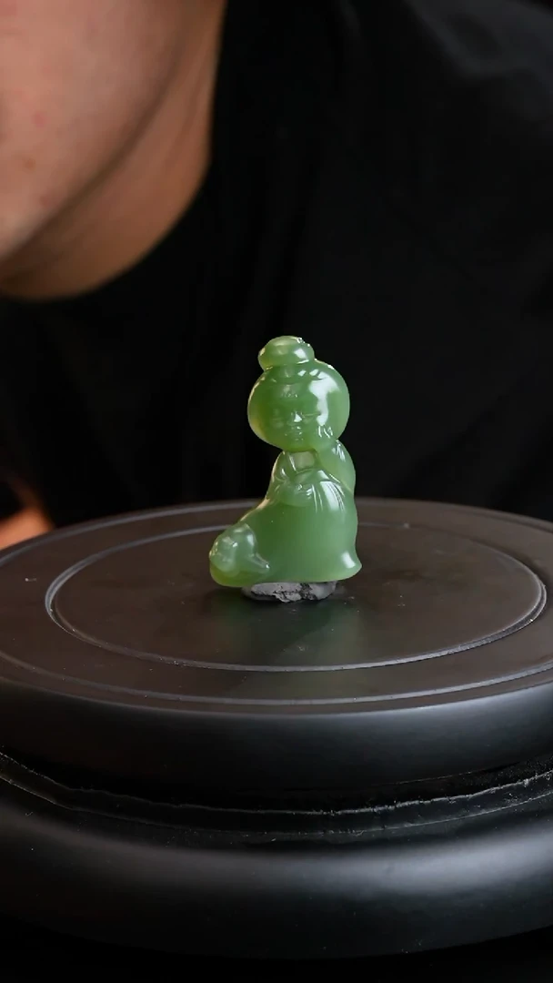 颈饰未镶嵌和田玉俄料7号矿碧玉粉绿唐人吊坠细腻过灯