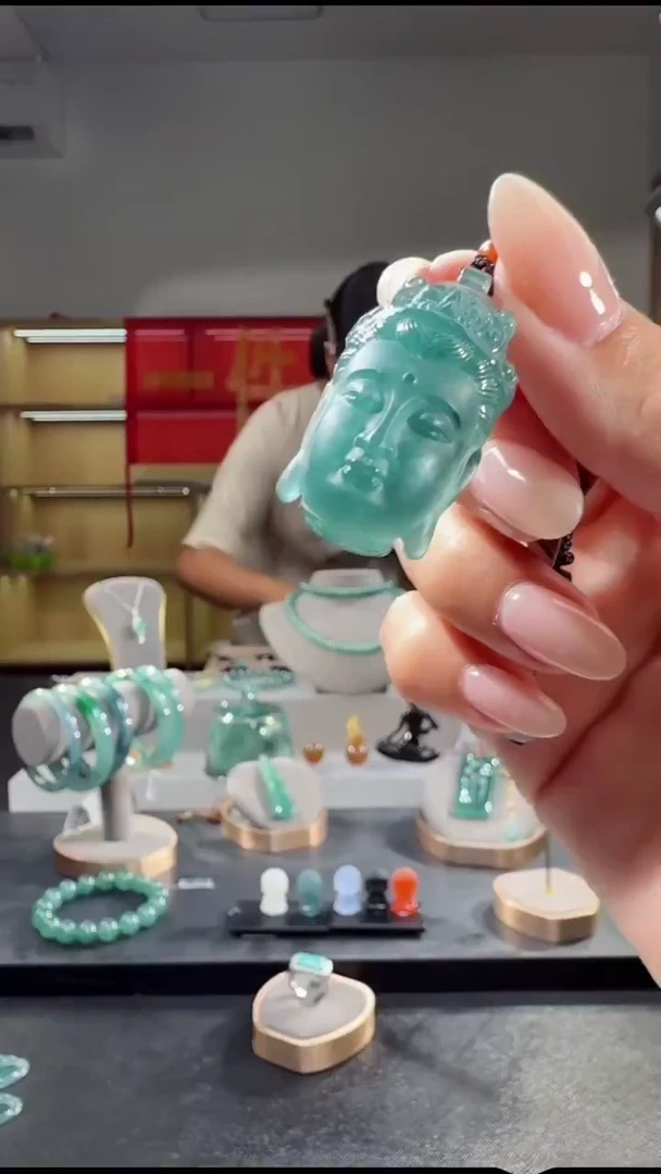 吊坠(不含链)未镶嵌翡翠观音（多样性发其一）