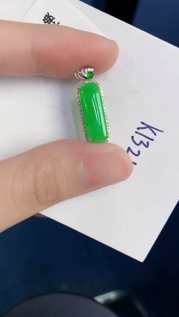 颈饰18K金镶嵌翡翠天然翡翠缅甸A货