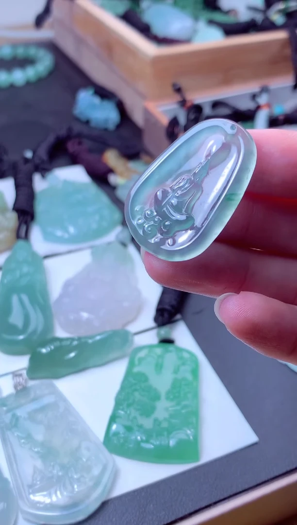 颈饰未镶嵌翡翠天然A货翡翠 天然A货翡翠天然翡翠多样性发货 发一