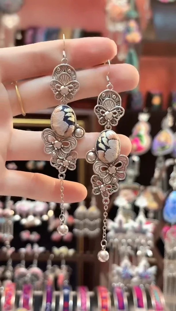 织绣云织谣民族风精美饰品   85