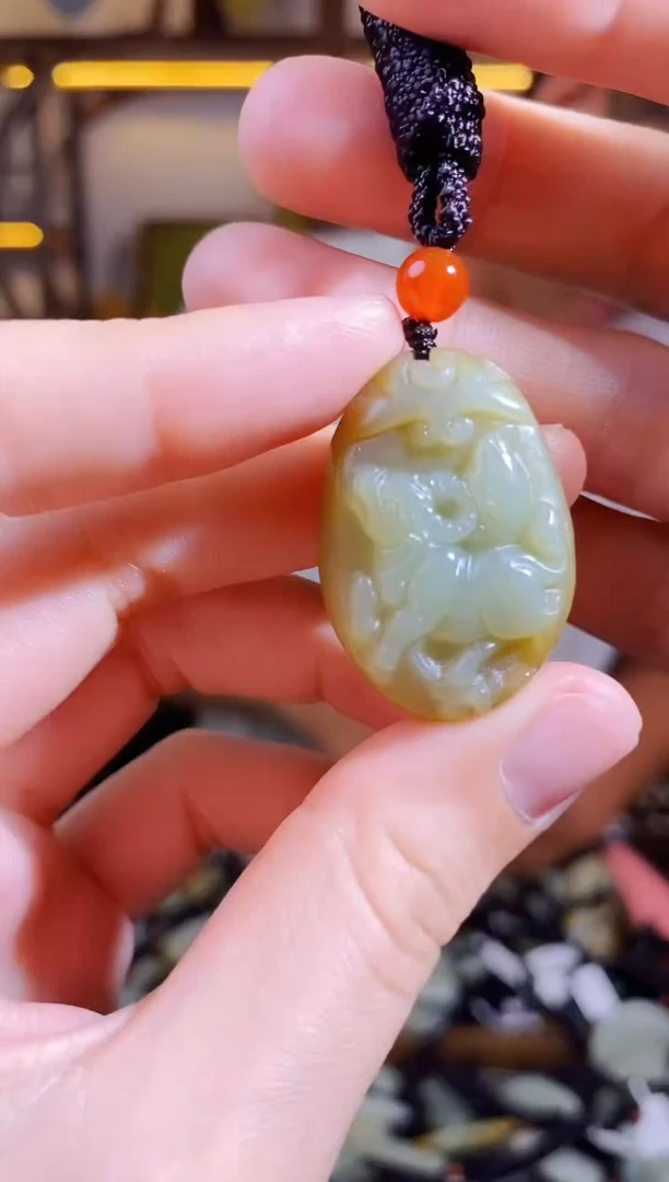 和田玉未镶嵌颈饰1