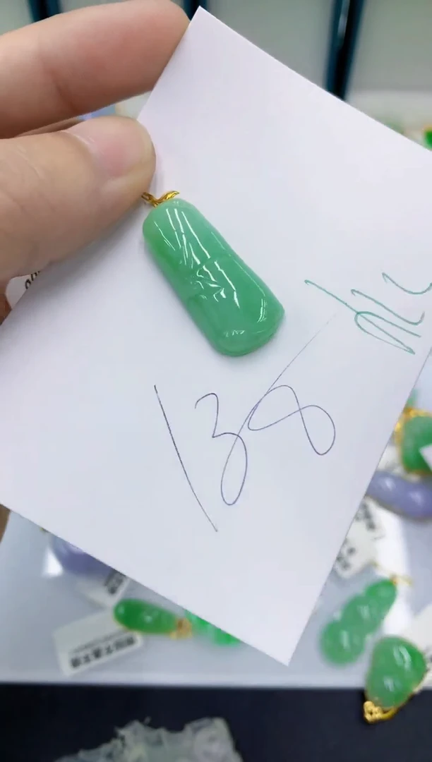 翡翠18K金镶嵌颈饰翡翠