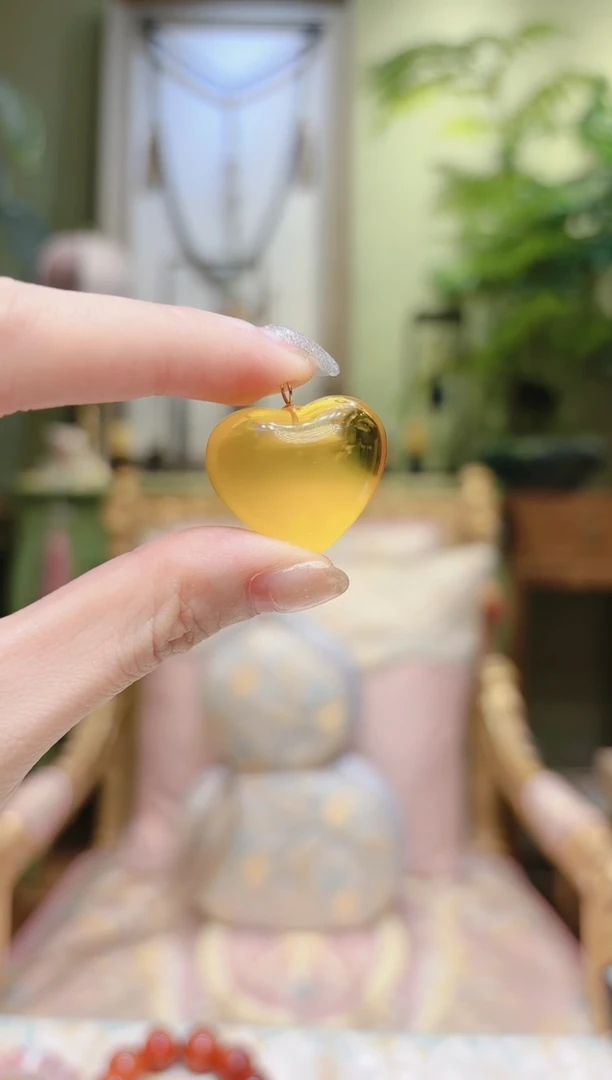 【闪购商品】蜜蜡裸石18K金镶嵌蜜蜡爱心吊坠
