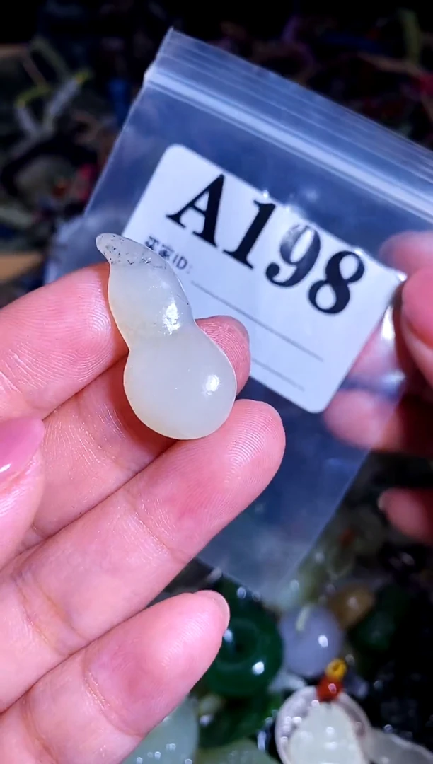 和田玉未镶嵌颈饰1