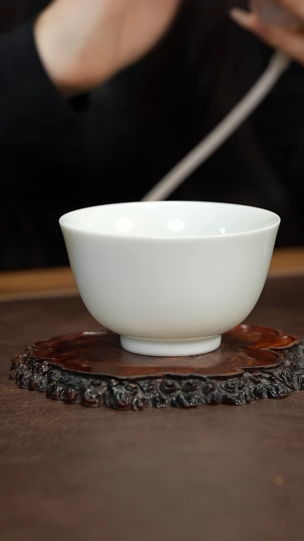 景德镇白胎圆容杯