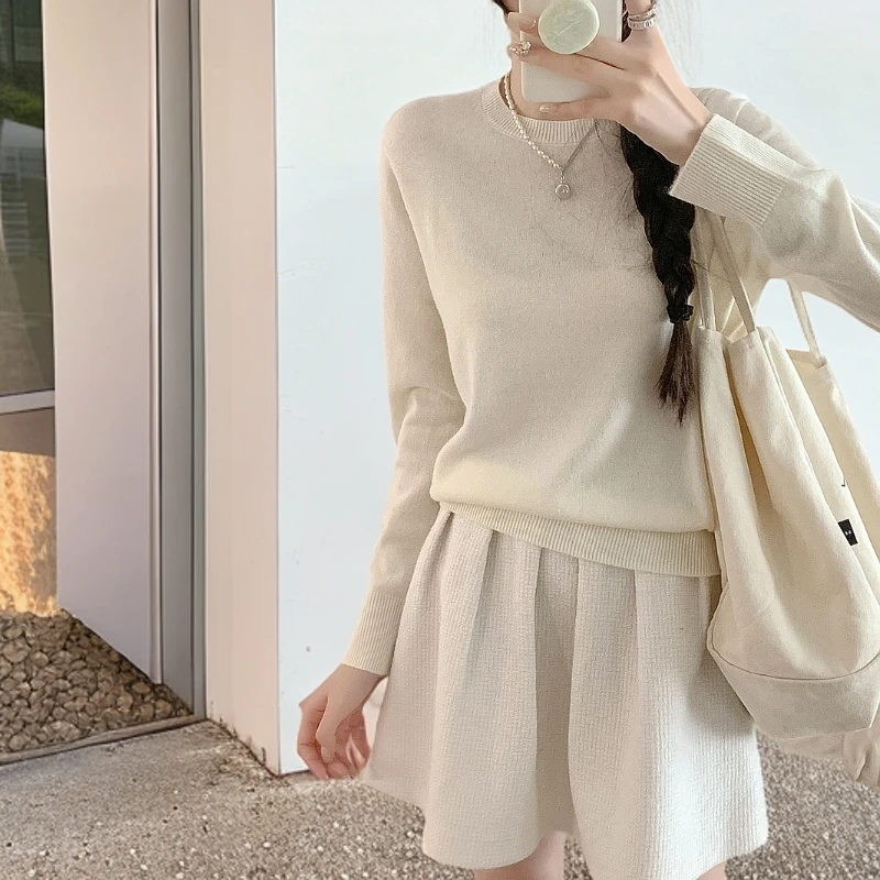 【漫妮】8109女士春季新款圆领长袖百搭套头纯色针织衫