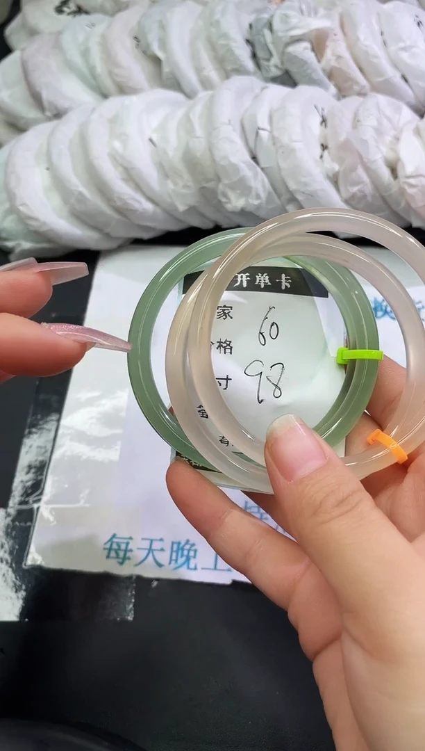 手镯玛瑙/玉髓未镶嵌玛瑙手镯