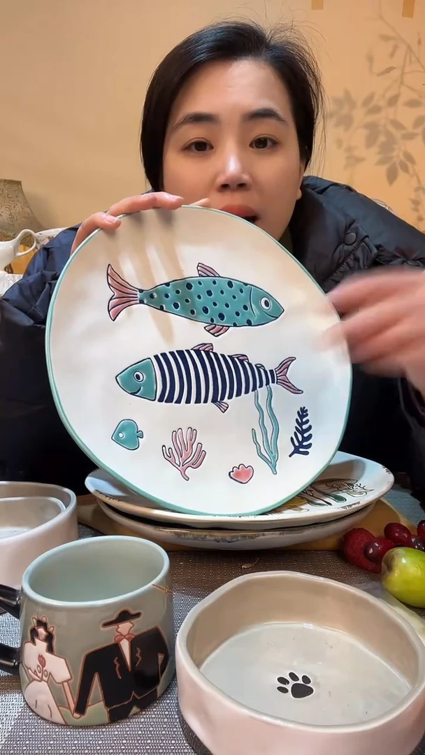 【闪购商品】瓷片11英寸鱼手绘盘 微瑕介意勿拍
