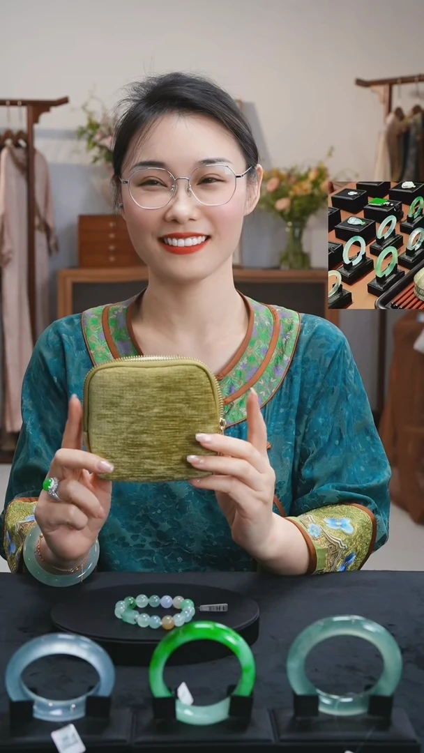 布陈逍翡翠首饰包