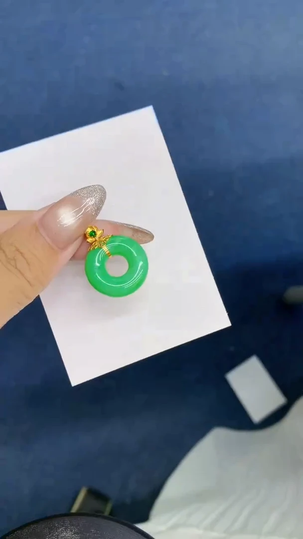颈饰18K金镶嵌翡翠1