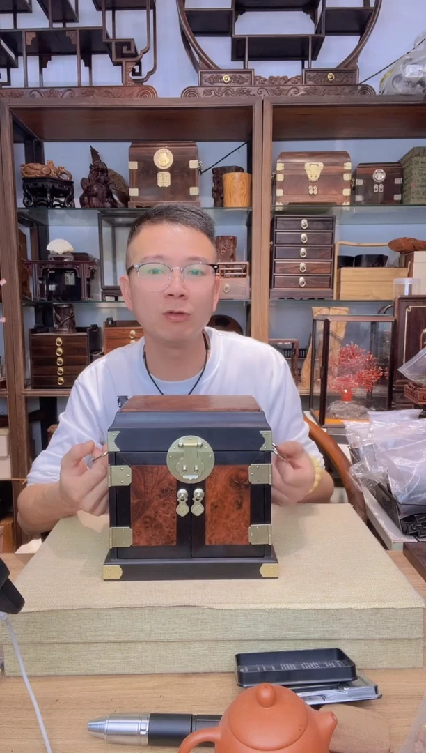 乌木类书架956大叶紫檀嵌瘿木官皮箱  库存