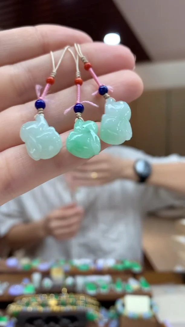 翡翠挂件未镶嵌兔子 多样性发货1件