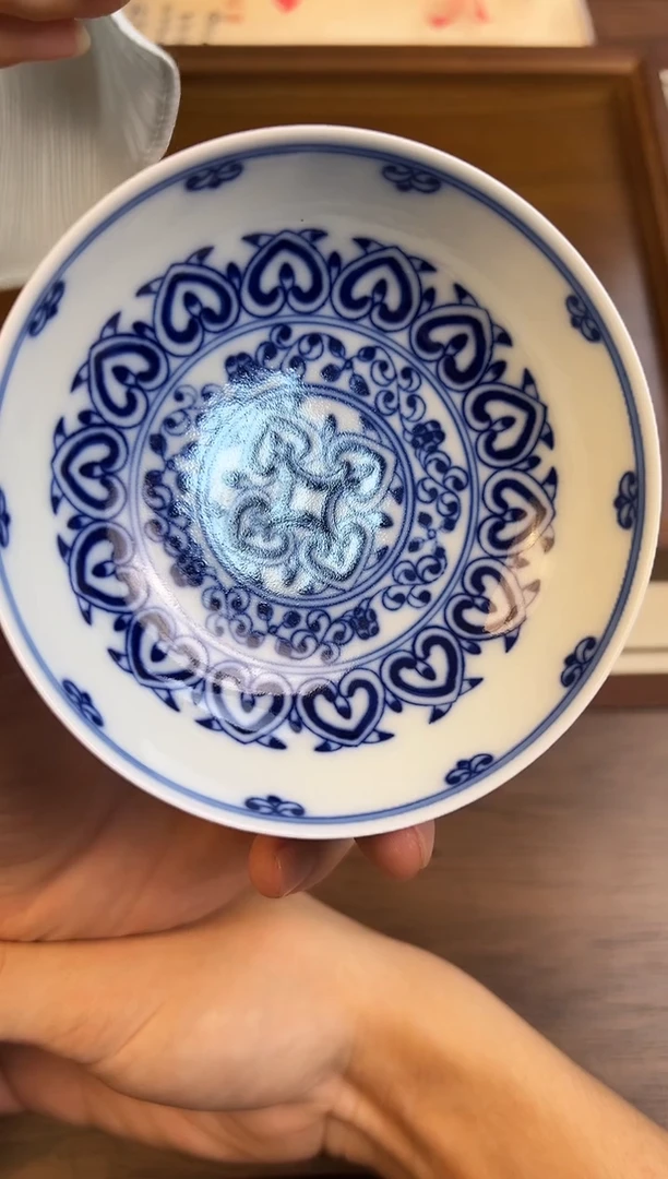 问青坊纯手工手绘青花宝相普洱柴窑杯