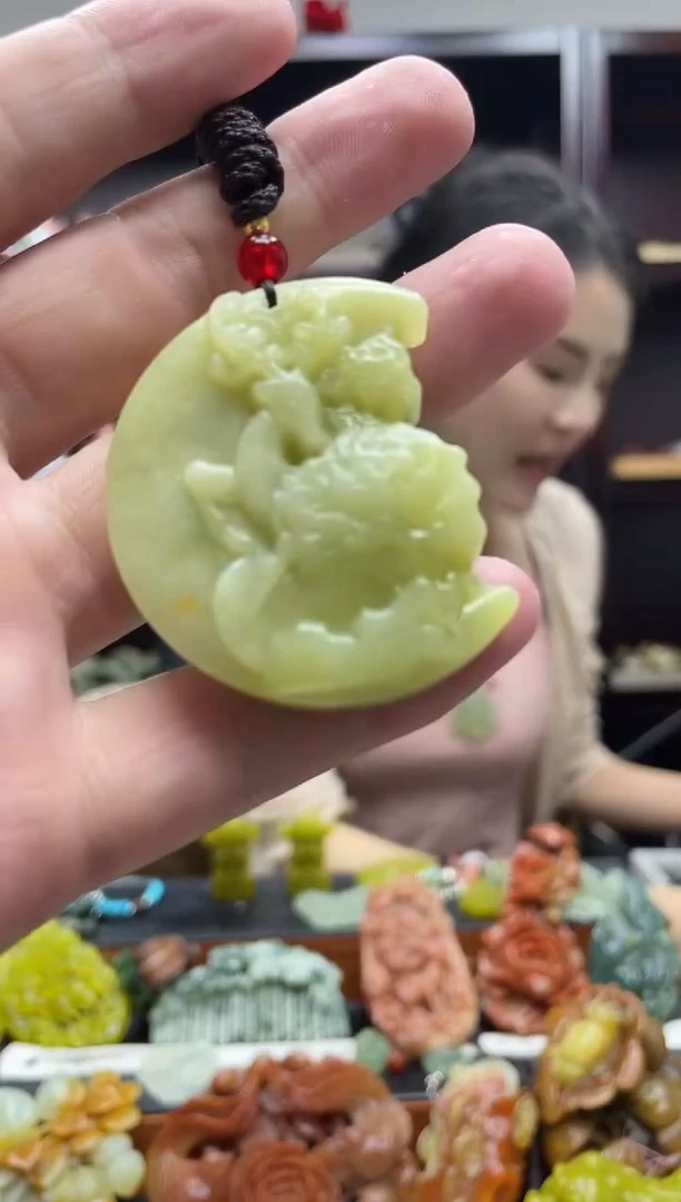 岫玉未镶嵌吊坠·