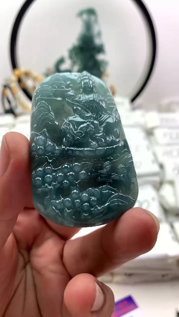 翡翠未镶嵌颈饰文殊