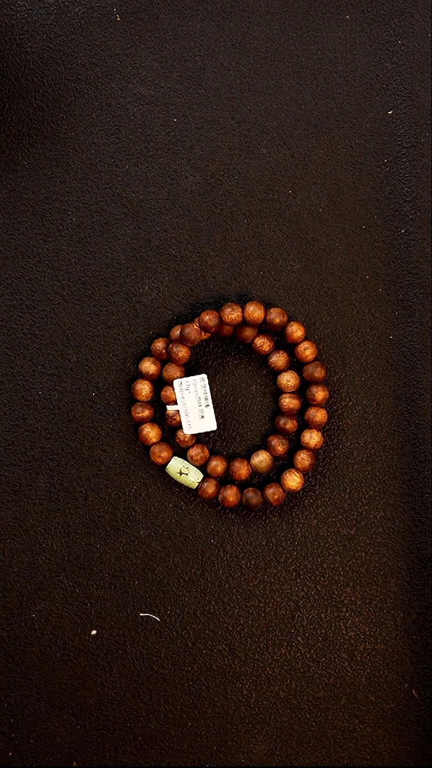 沉香手串10mm莺歌绿棋楠圆珠双圈