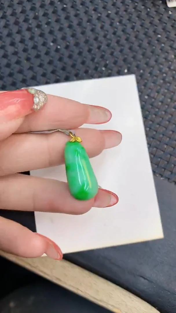 颈饰18K金镶嵌翡翠1