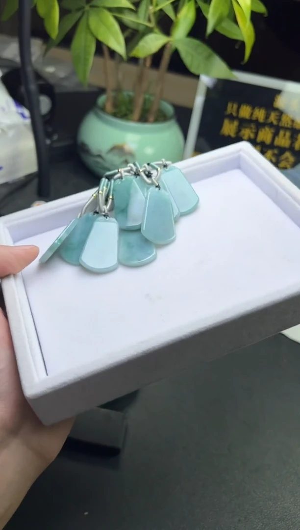 翡翠挂件未镶嵌无事牌挂件