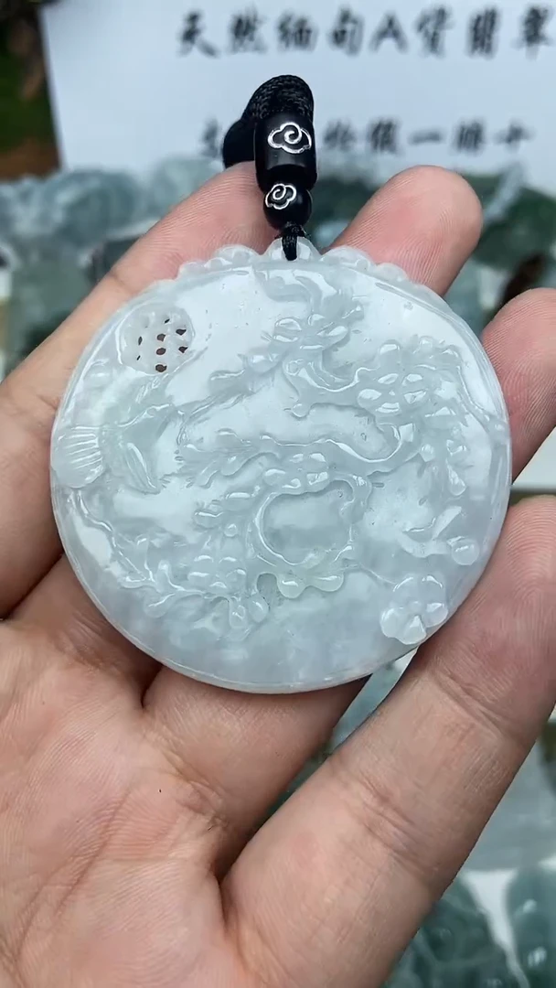翡翠未镶嵌颈饰喜上眉梢
