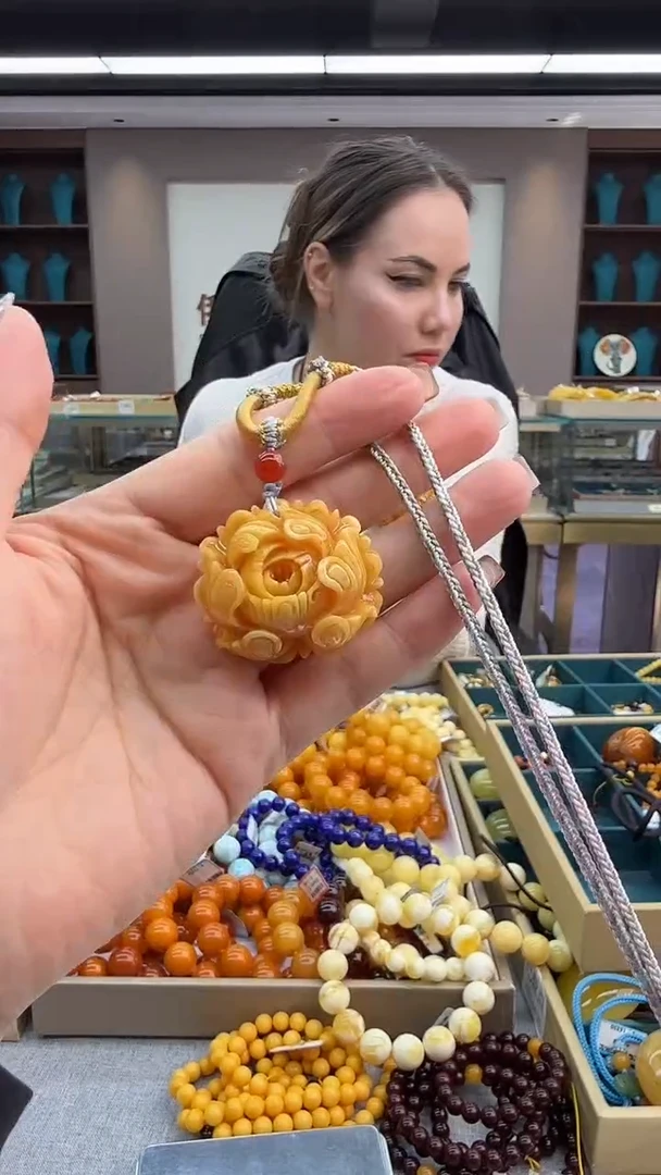 琥珀颈饰未镶嵌222秒拍号