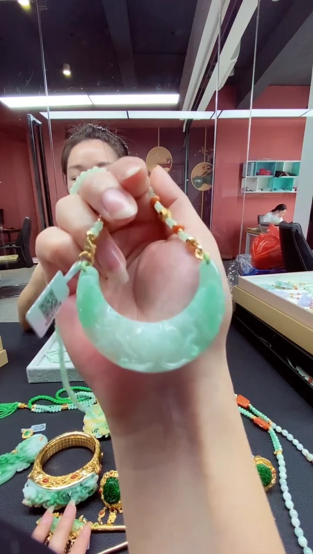 翡翠未镶嵌颈饰翡翠吊坠