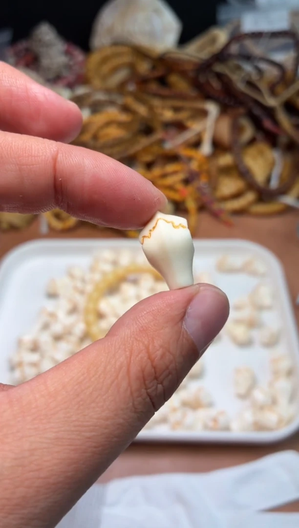 牛骨其他P180-三界三通2个-有棕裂