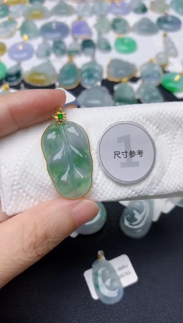 翡翠18K金镶嵌颈饰天然缅甸A货翡翠
