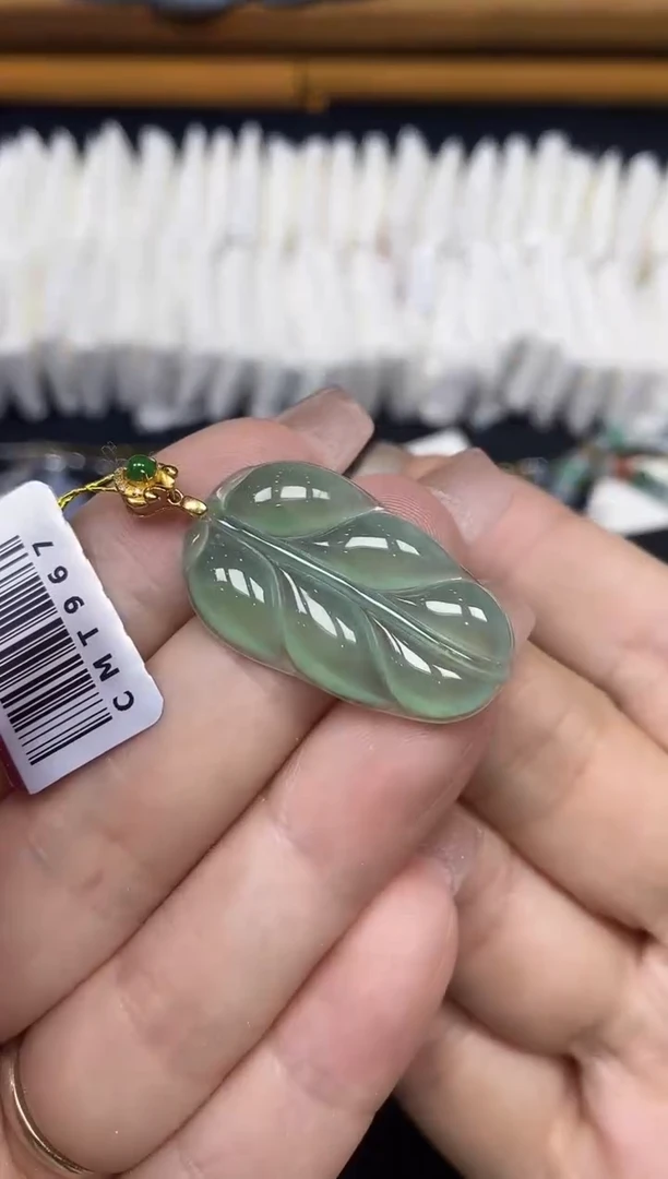 吊坠(不含链)18K金镶嵌翡翠叶子18K金扣镶嵌@@CMT967