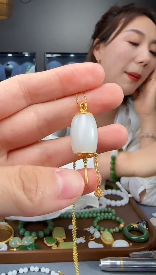 和田玉18K金镶嵌吊坠(不含链)1