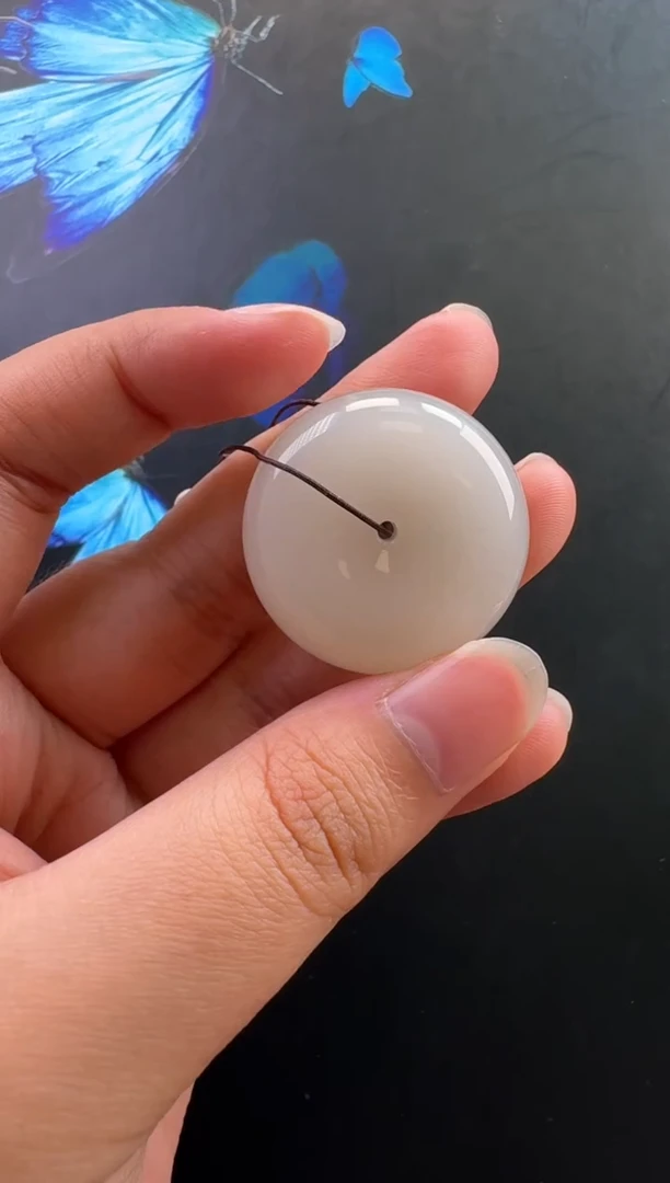 颈饰未镶嵌和田玉吊坠