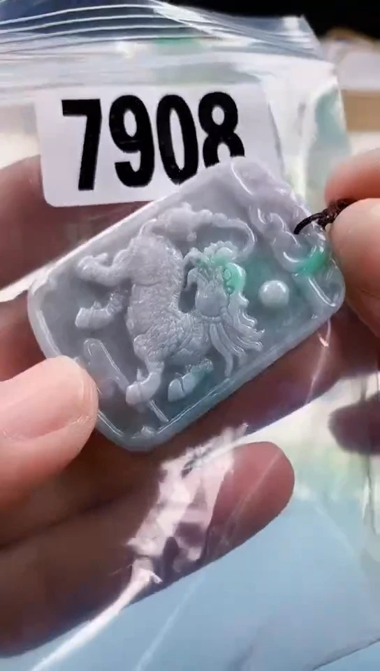 【闪购商品】翡翠挂件未镶嵌天然翡翠吊坠挂件