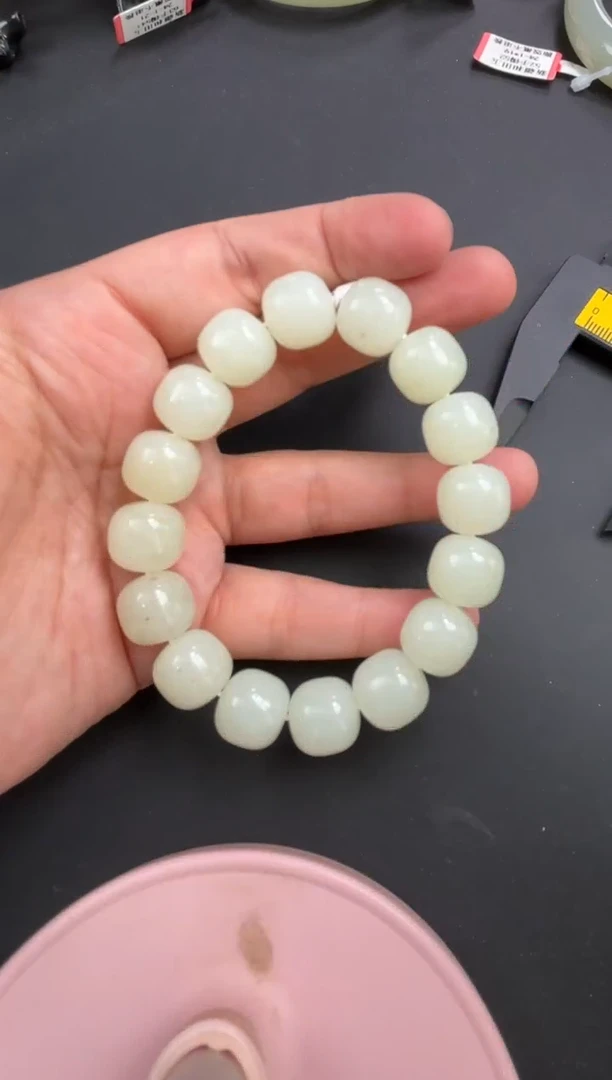 手串未镶嵌和田玉且末金山微色差卡12手串MK