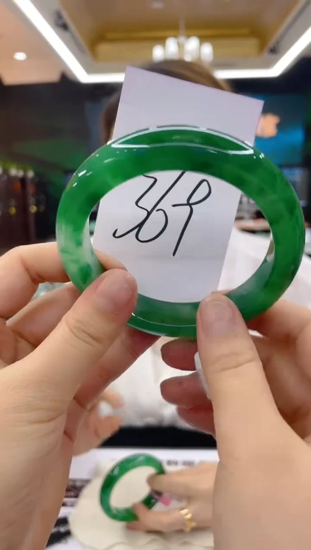 石英质玉（非洲翠）手镯未镶嵌天然冰飘花