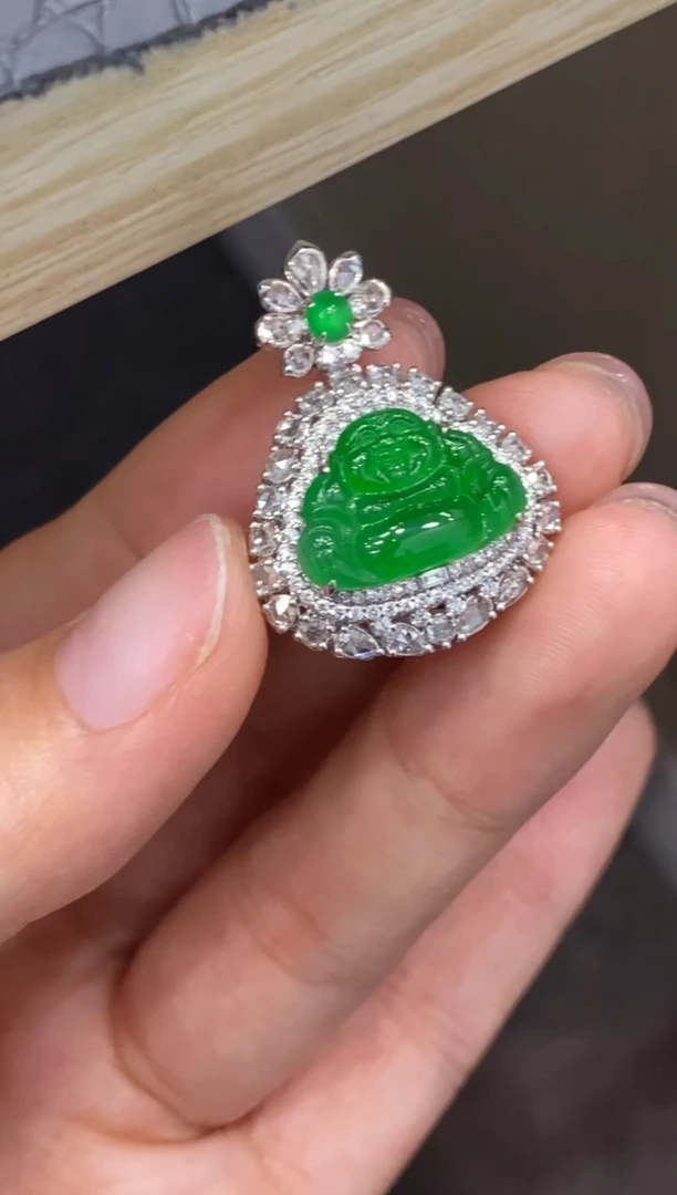 颈饰18K金镶嵌翡翠收到货48小时鉴赏期（超时不退不换）