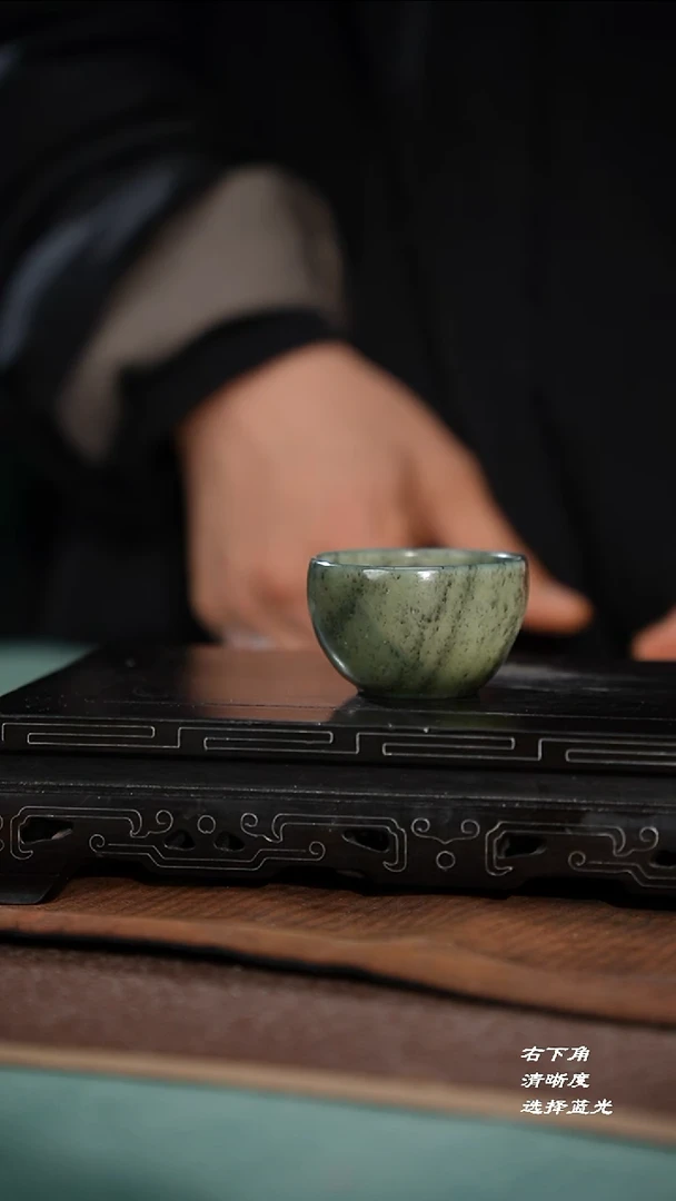 126-1点墨青花品茗杯