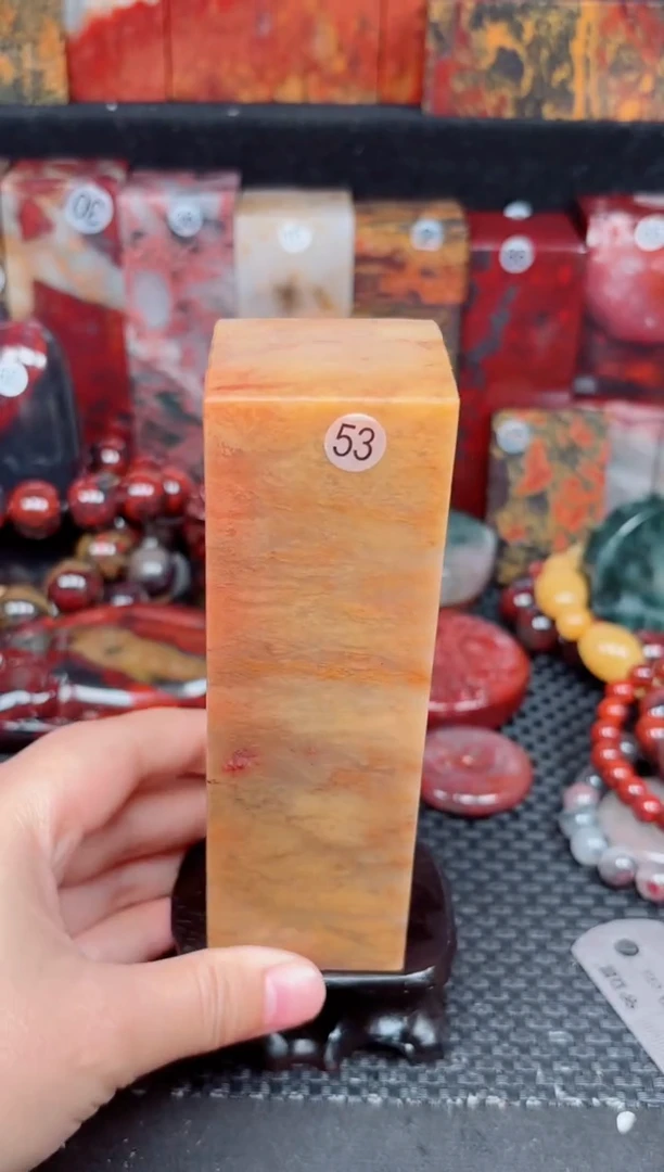 玉53号桂林鸡血玉印章摆件