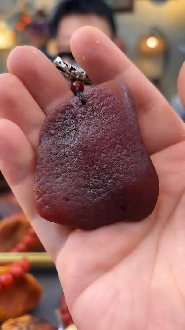未镶嵌颈饰琥珀吊坠