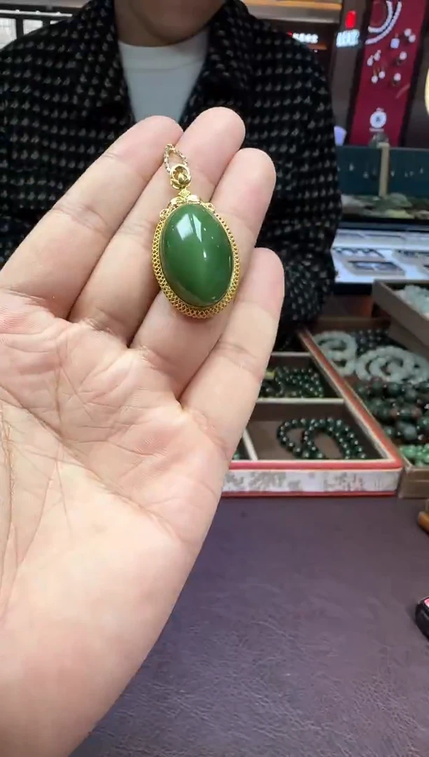 18K金镶嵌和田玉挂件【陆1228】147 7026