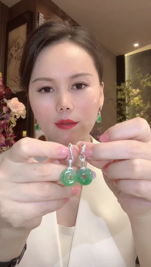 18K金镶嵌翡翠耳饰A81