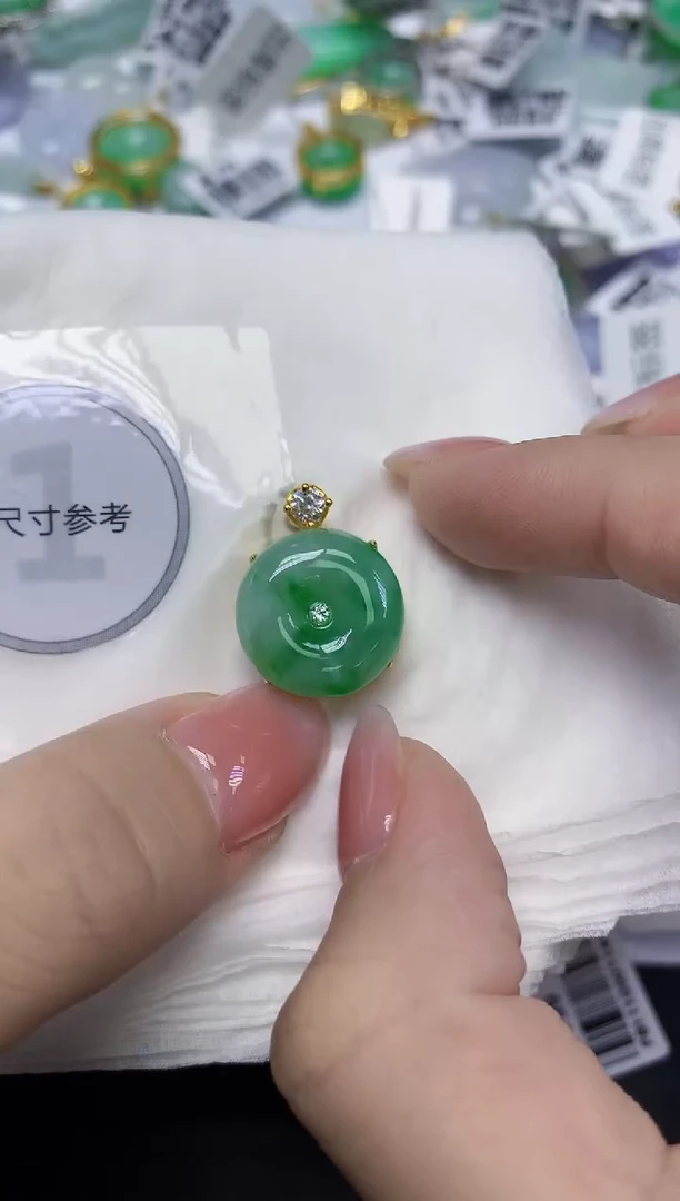 颈饰未镶嵌翡翠天然缅甸翡翠A货多样性发一件