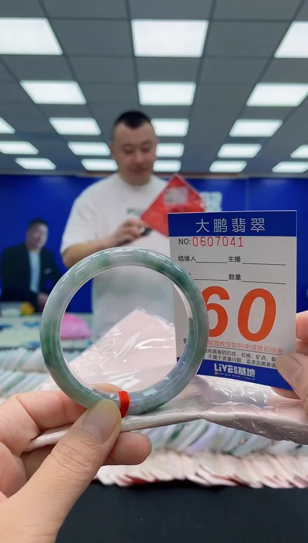 未镶嵌手镯翡翠AAAAAAAAA