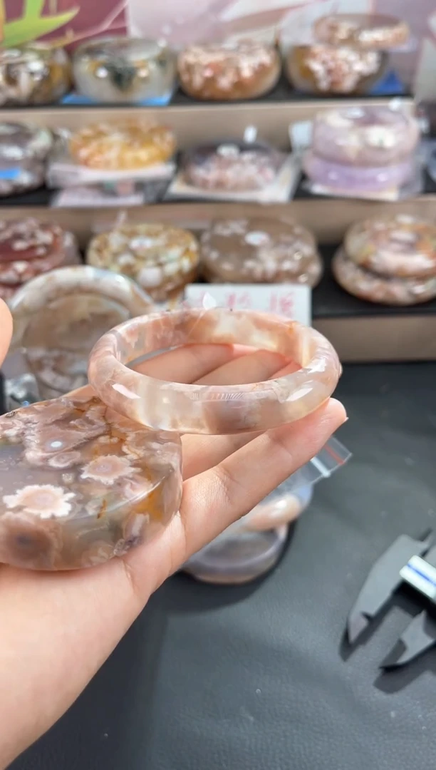 未镶嵌手镯石英质玉55