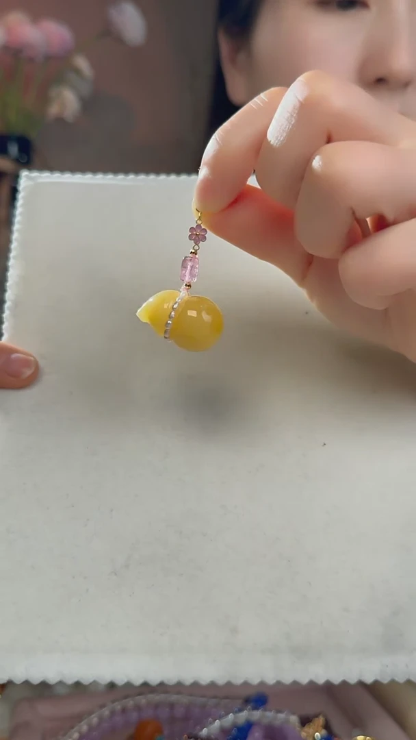 【闪购商品】蜜蜡吊坠(不含链)18K金镶嵌天然蜜蜡葫芦吊坠